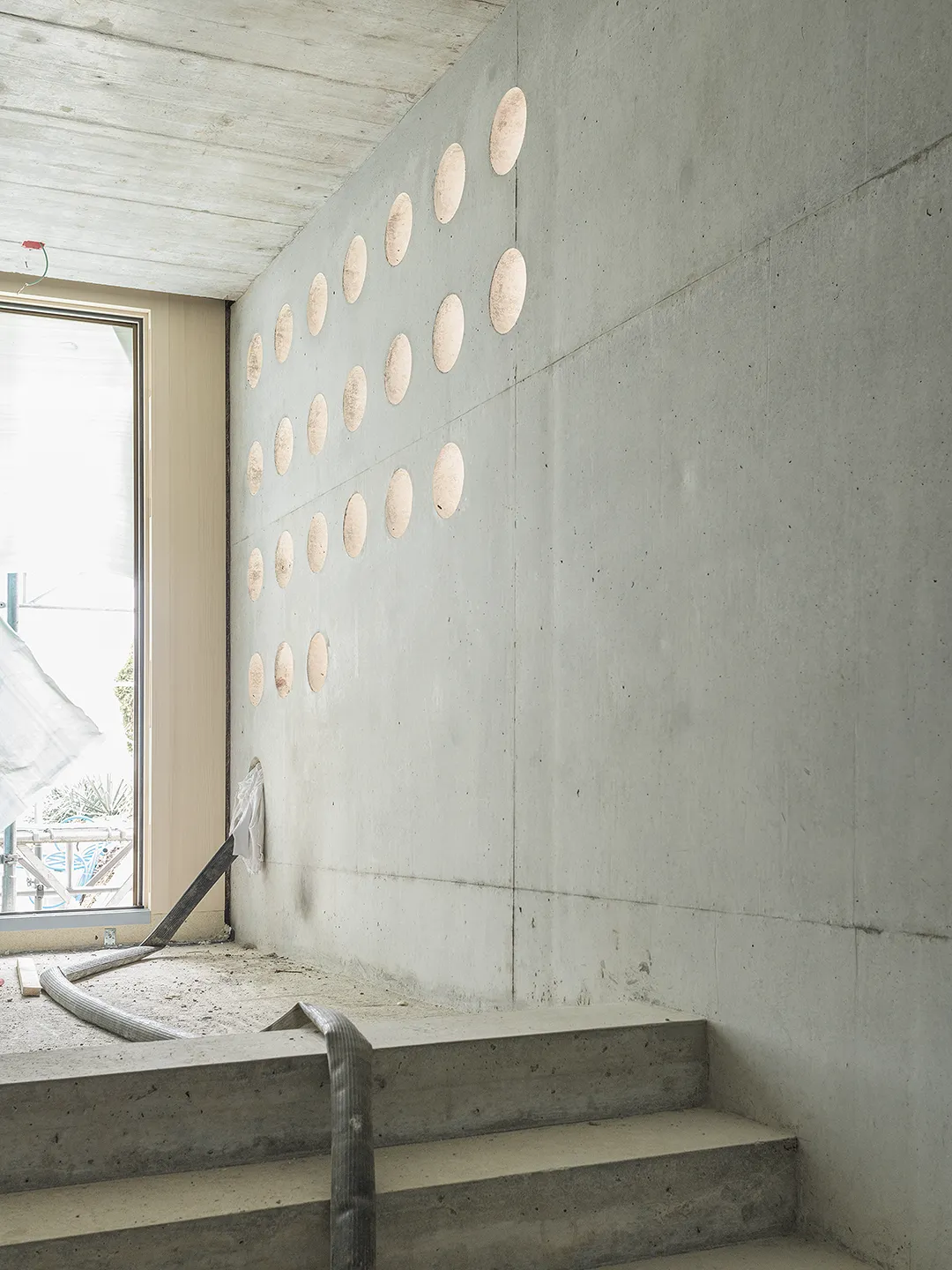 Architecture Photography of an interior of the construction-site at Winkelhaus by architects Estudio KMMK, construction by atelier rosinus, structure by schnetzer puskas. 