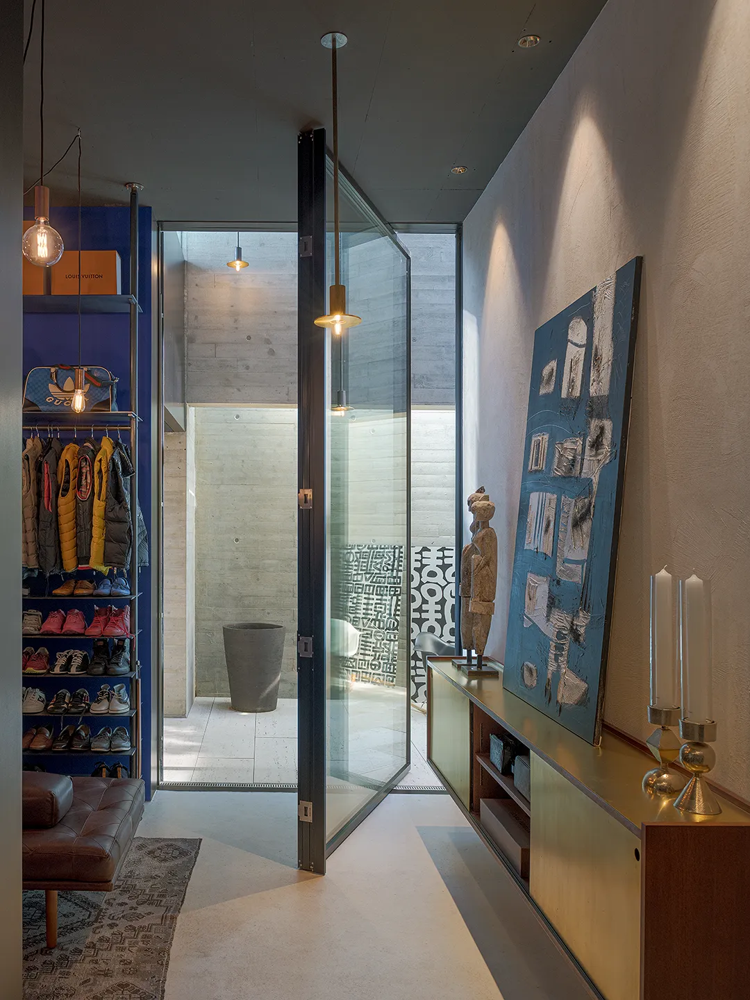 Atriumhaus, Entrance foyer, Housing by Wannerpartner, photographed for Raum und Wohnen, Sky-frame big glaizing in view