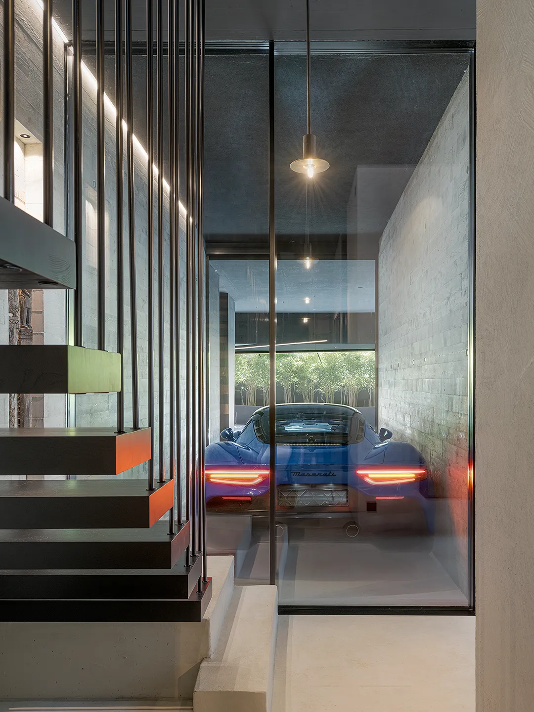 Atriumhaus, Entrance foyer, Housing by Wannerpartner, photographed for Raum und Wohnen, Sky-frame big glaizing in view, Masserati