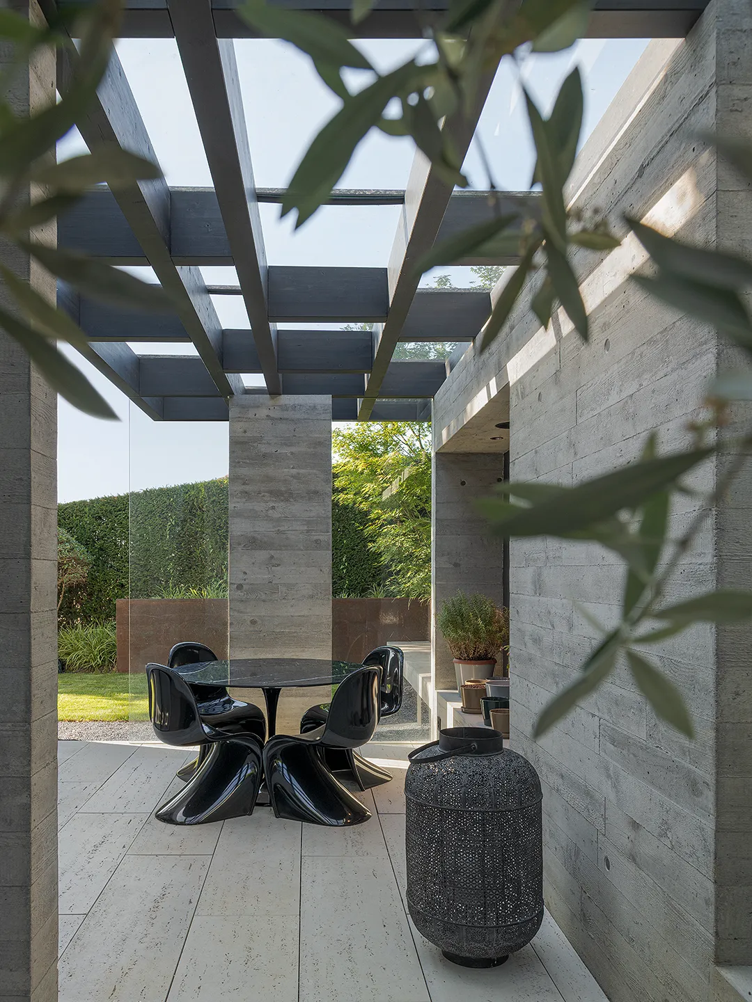 Atriumhaus, Backyard Housing by Wannerpartner, photographed for Raum und Wohnen